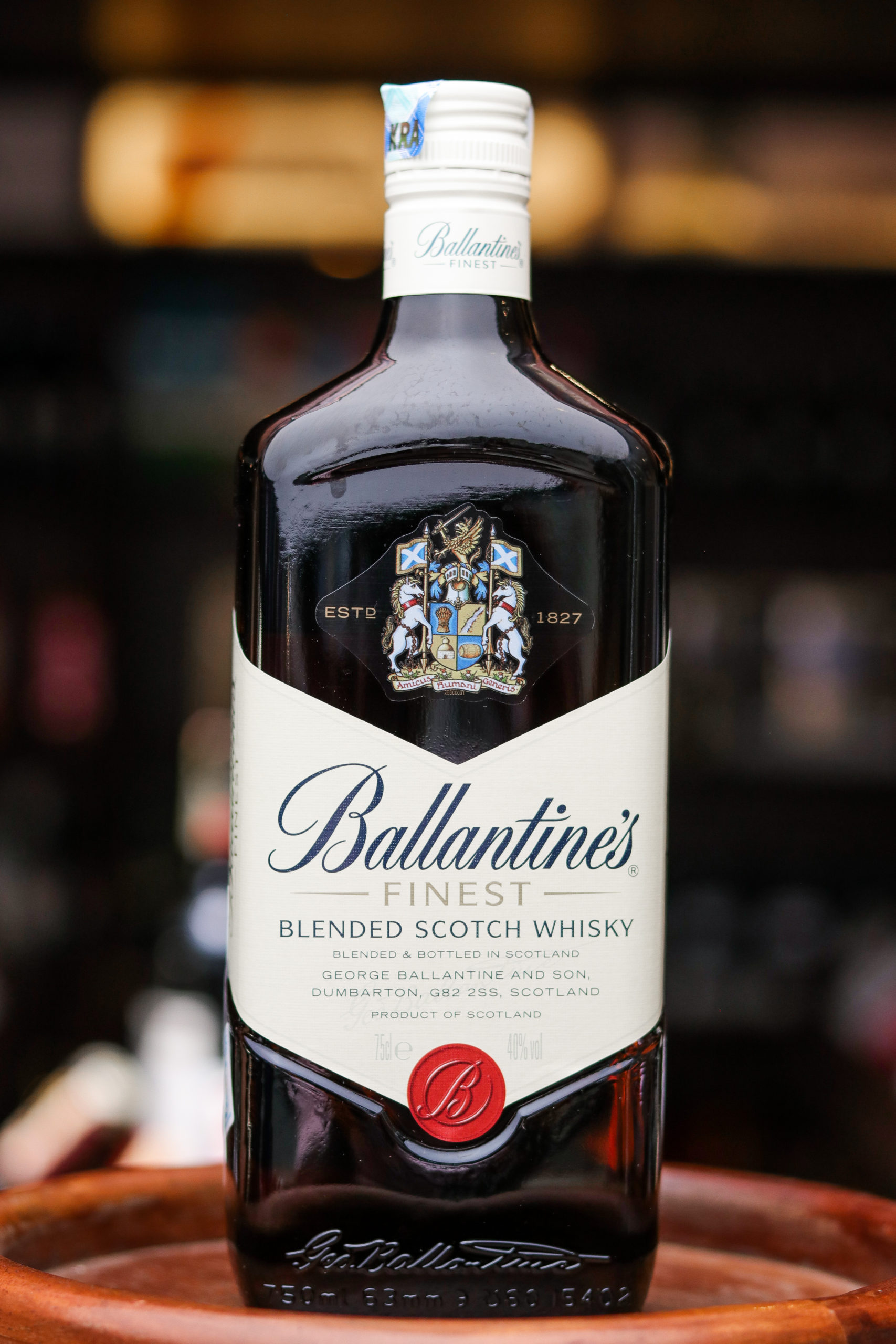 Ballantine's Finest Blended Scotch Whisky Scotland 1L